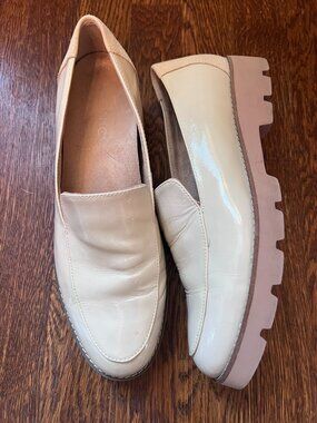 Vionic Women's White Patent Slip-On Loafers 8.5